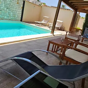 https://a-due-passi-dal-sole-porto-empedocle.sicilyhotelsitaly.net
